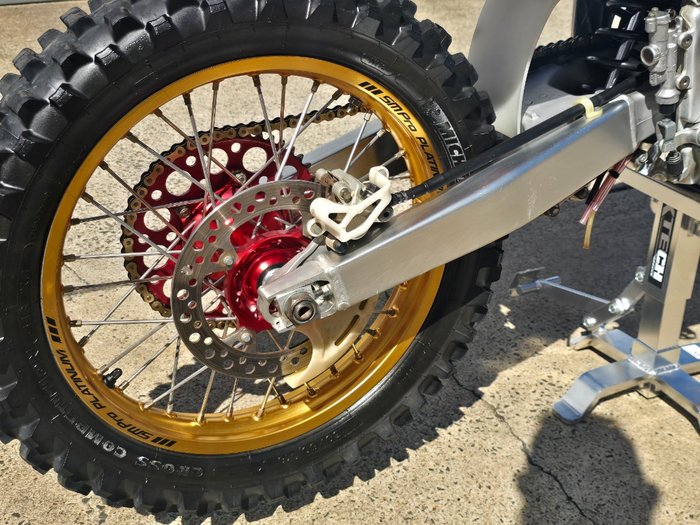 2006 Honda CR250R Red