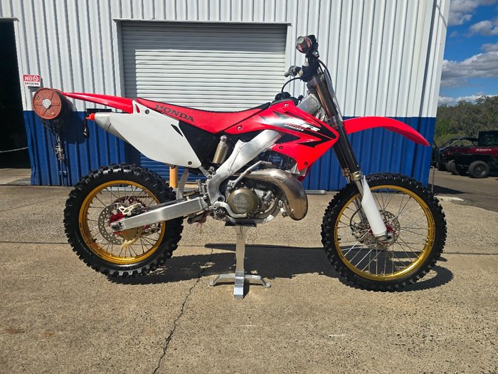 2006 Honda CR250R Red