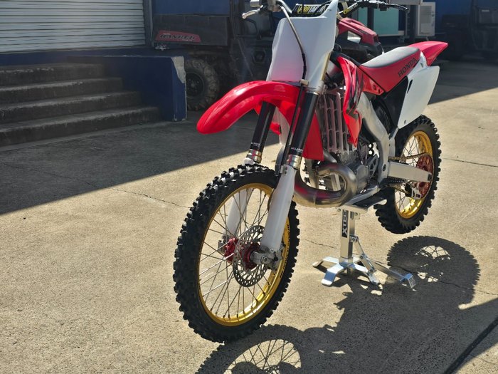 2006 Honda CR250R Red
