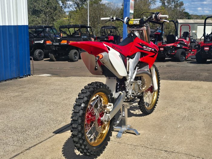 2006 Honda CR250R Red