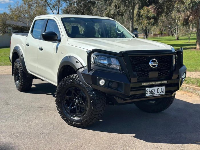 2022 Nissan Navara SL