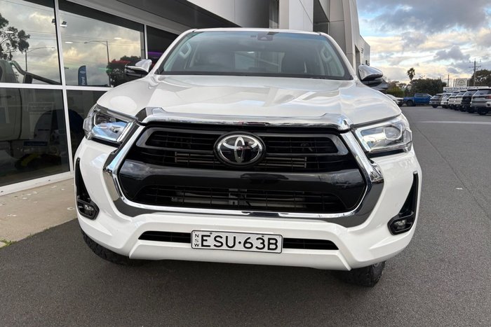 2022 Toyota Hilux SR5