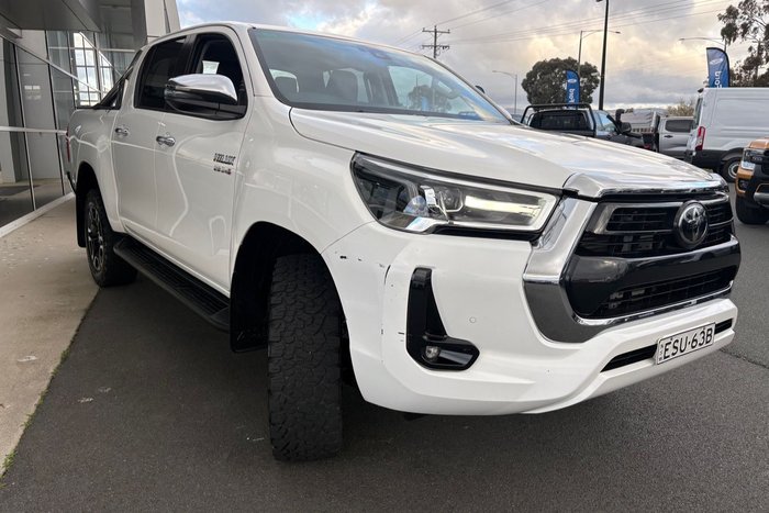 2022 Toyota Hilux SR5