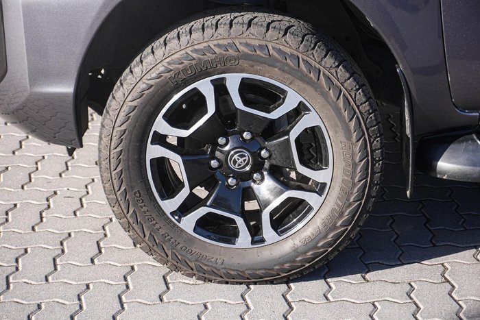 2022 Toyota Hilux SR5