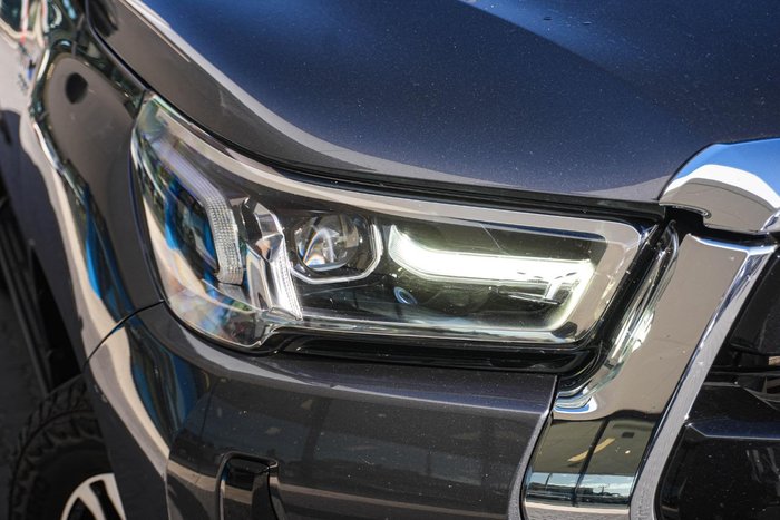 2022 Toyota Hilux SR5