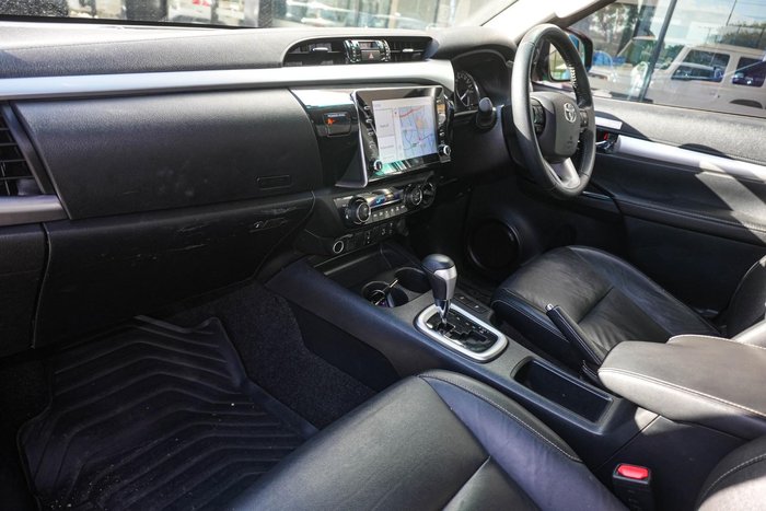 2022 Toyota Hilux SR5
