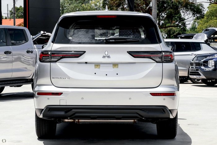 2026 Mitsubishi Outlander ES