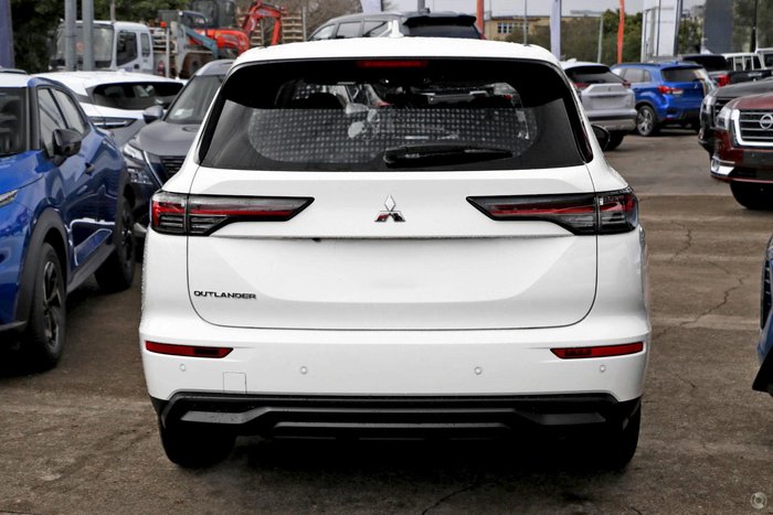2026 Mitsubishi Outlander ES