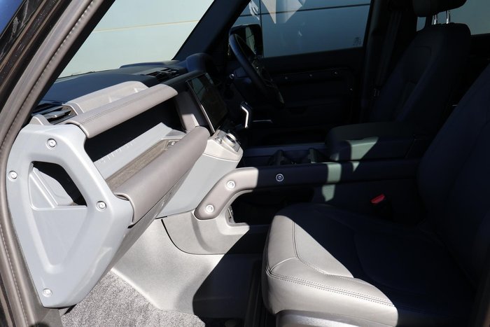 2025 Land Rover Defender 110 D350 X-Dynamic HSE