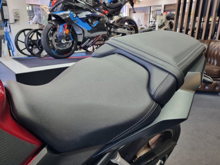 2023 Honda CB650R Red