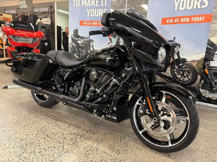 2026 Harley-Davidson Street Glide 117 (FLHX)