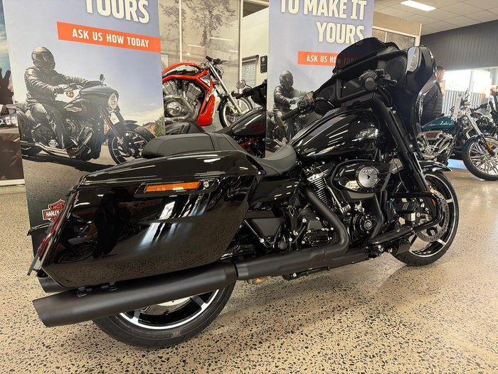 2026 Harley-Davidson Street Glide 117 (FLHX)