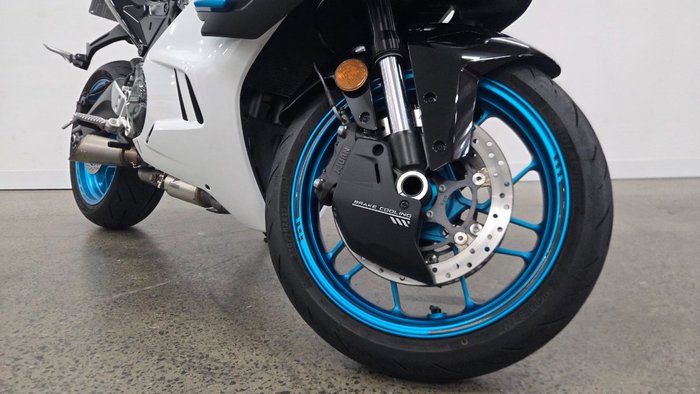 2025 CFMOTO 2025 CF Moto 650CC 675SR-R ABS White/Blue