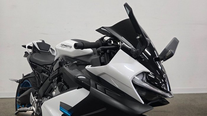 2025 CFMOTO 2025 CF Moto 650CC 675SR-R ABS White/Blue