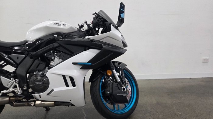 2025 CFMOTO 2025 CF Moto 650CC 675SR-R ABS White/Blue