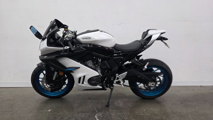 2025 CFMOTO 2025 CF Moto 650CC 675SR-R ABS White/Blue