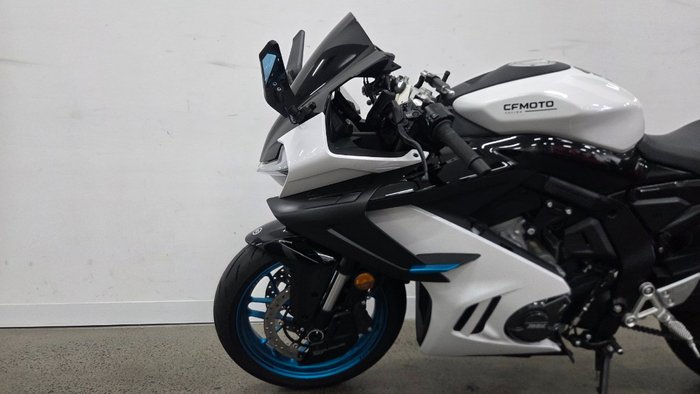 2025 CFMOTO 2025 CF Moto 650CC 675SR-R ABS White/Blue