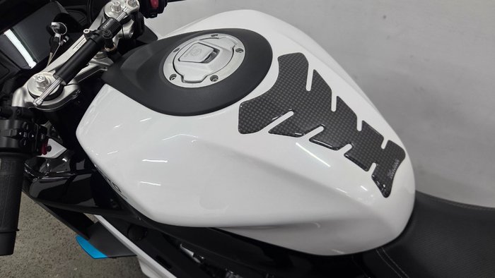 2025 CFMOTO 2025 CF Moto 650CC 675SR-R ABS White/Blue