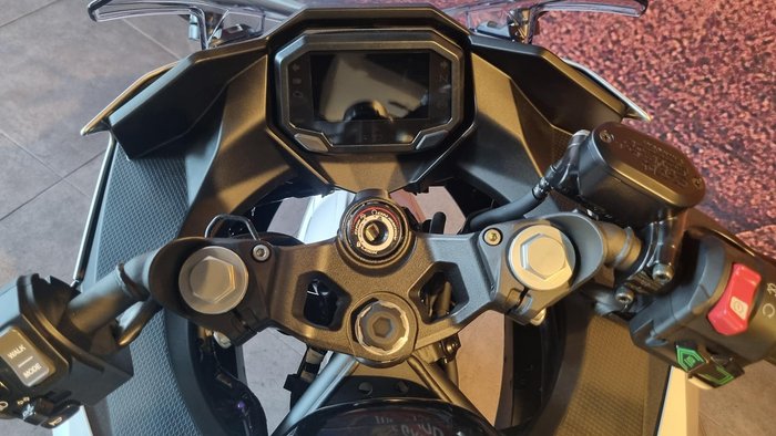 2025 Kawasaki Ninja e-1 e-1 Silver