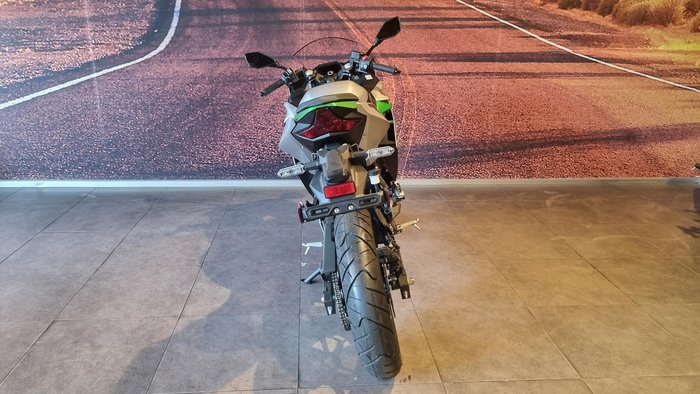 2025 Kawasaki Ninja e-1 e-1 Silver
