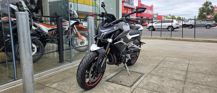 2023 CFMOTO 800NK Advance NK White
