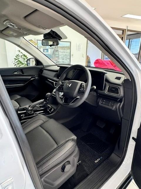 2025 Mahindra XUV700 AX7