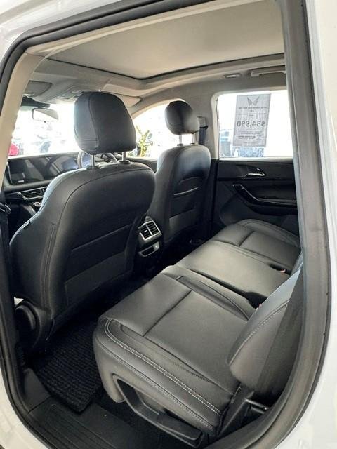 2025 Mahindra XUV700 AX7