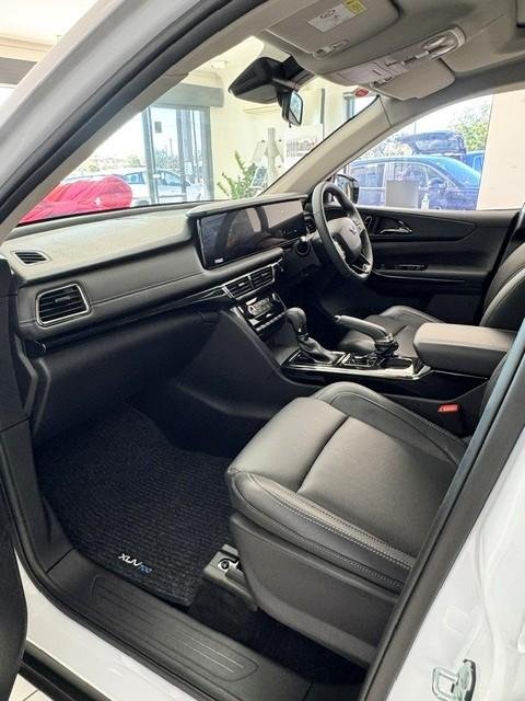 2025 Mahindra XUV700 AX7