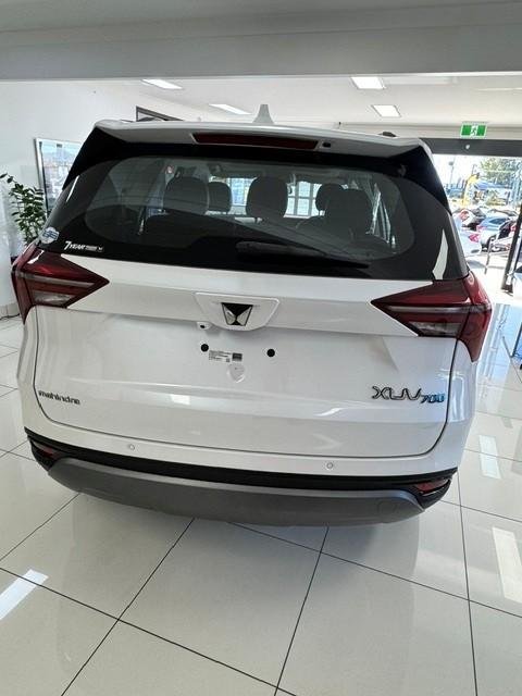 2025 Mahindra XUV700 AX7
