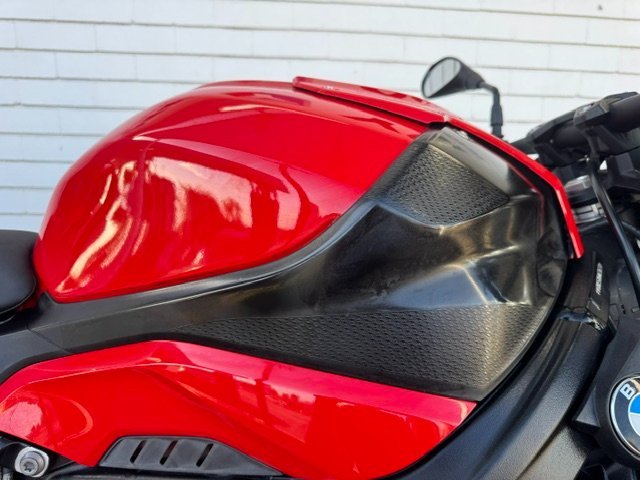 2021 BMW Motorrad S 1000 R RED