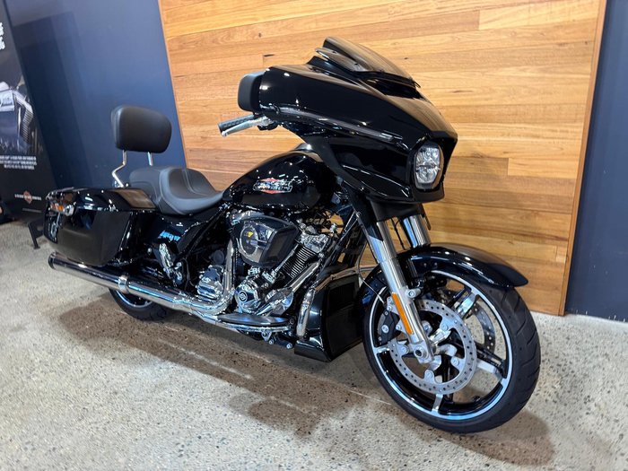 2024 Harley-Davidson Street Glide 117 (FLHX)