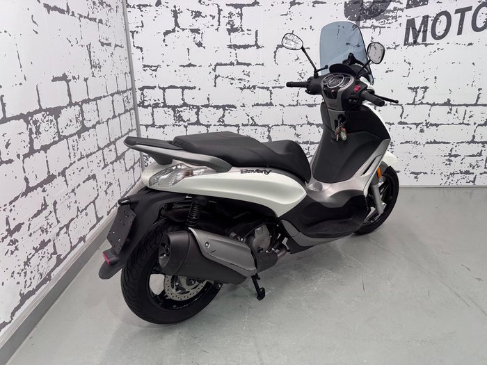 2014 Piaggio Beverly 350 (BV 350) Beverly White
