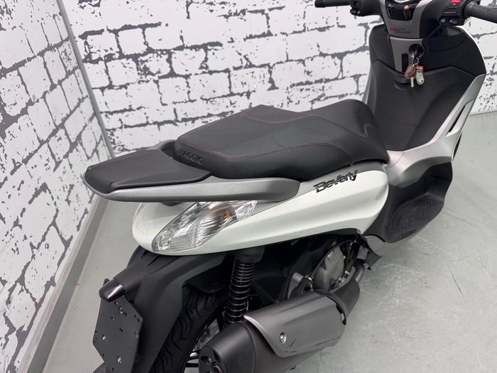 2014 Piaggio Beverly 350 (BV 350) Beverly White