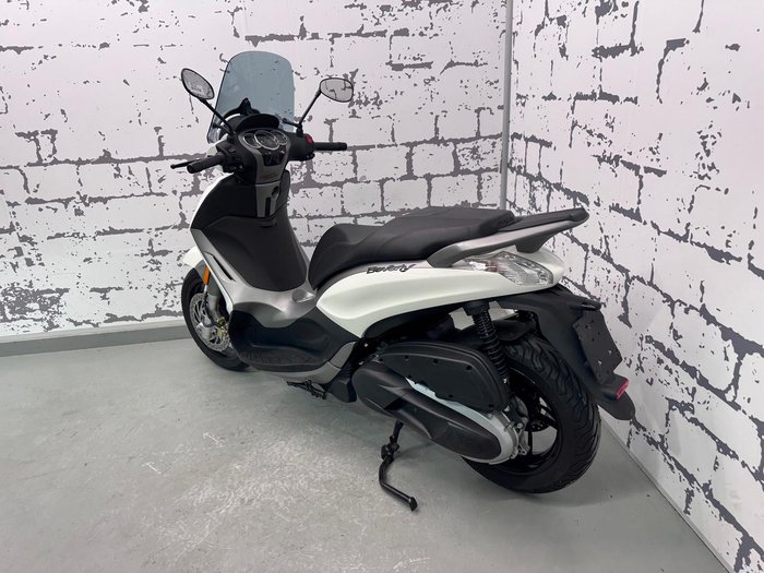 2014 Piaggio Beverly 350 (BV 350) Beverly White