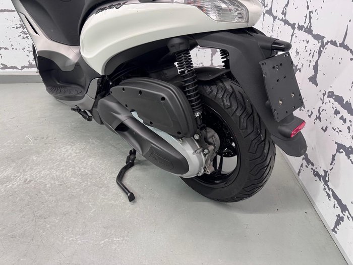 2014 Piaggio Beverly 350 (BV 350) Beverly White