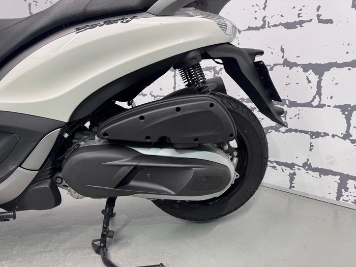 2014 Piaggio Beverly 350 (BV 350) Beverly White