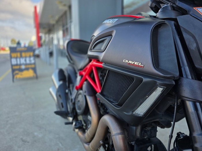 2015 DUCATI DIAVEL CARBON Black