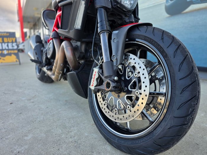 2015 DUCATI DIAVEL CARBON Black