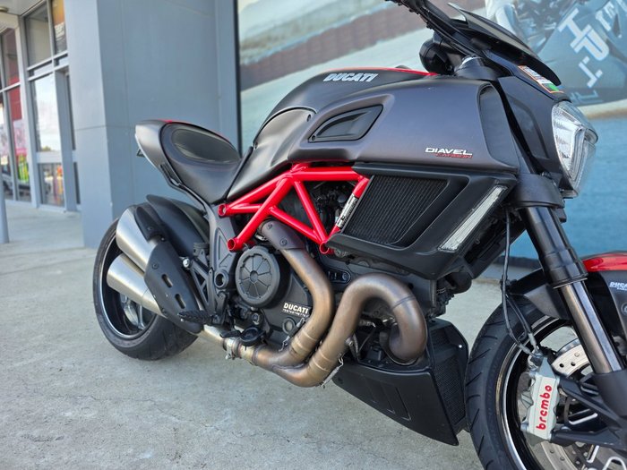 2015 DUCATI DIAVEL CARBON Black