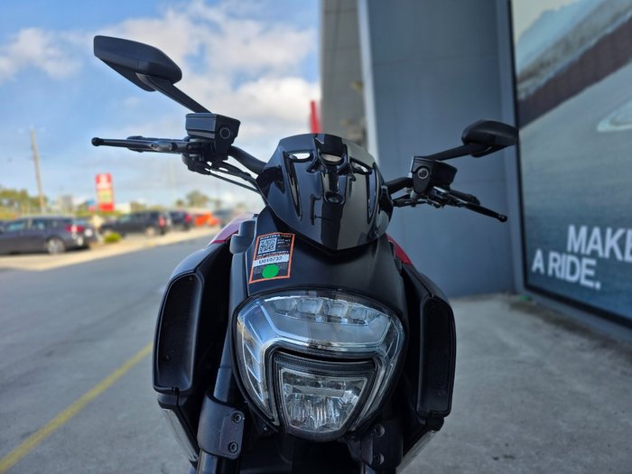 2015 DUCATI DIAVEL CARBON Black