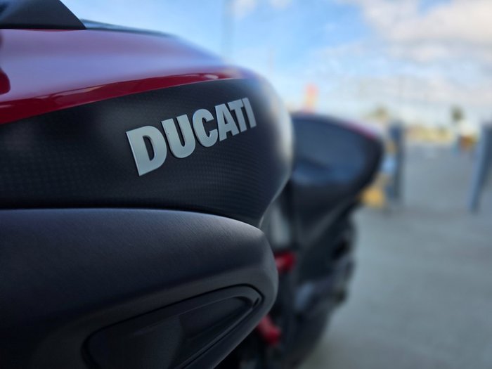 2015 DUCATI DIAVEL CARBON Black