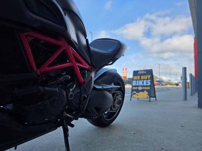 2015 DUCATI DIAVEL CARBON Black
