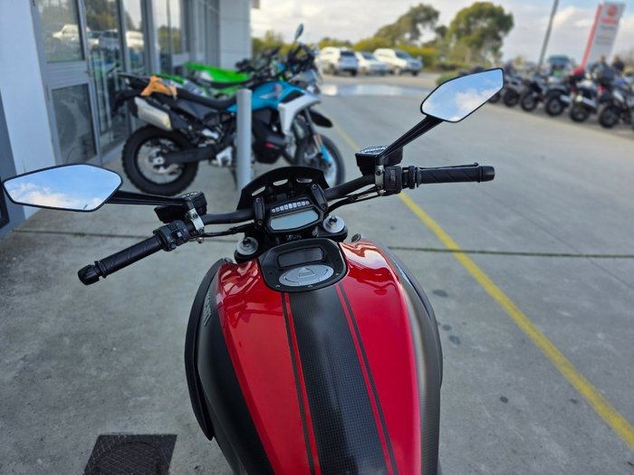 2015 DUCATI DIAVEL CARBON Black