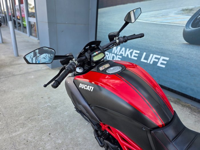 2015 DUCATI DIAVEL CARBON Black