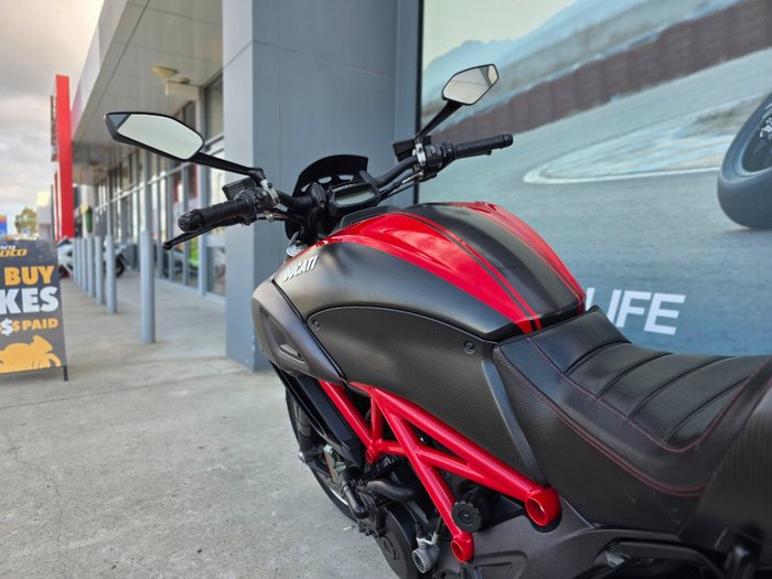 2015 DUCATI DIAVEL CARBON Black
