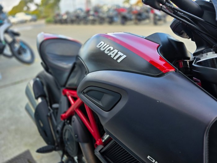2015 DUCATI DIAVEL CARBON Black