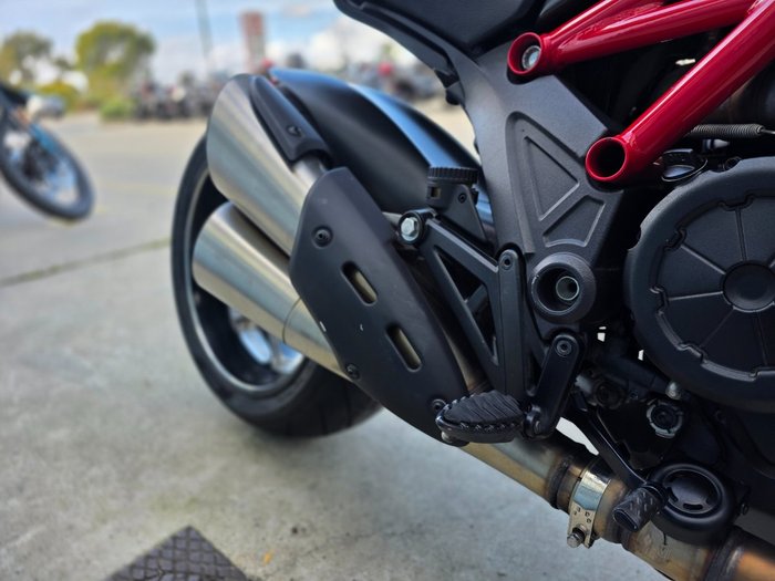 2015 DUCATI DIAVEL CARBON Black