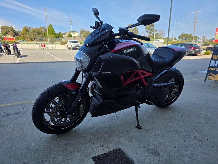 2015 DUCATI DIAVEL CARBON Black