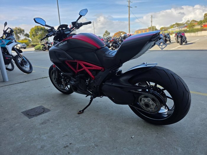 2015 DUCATI DIAVEL CARBON Black