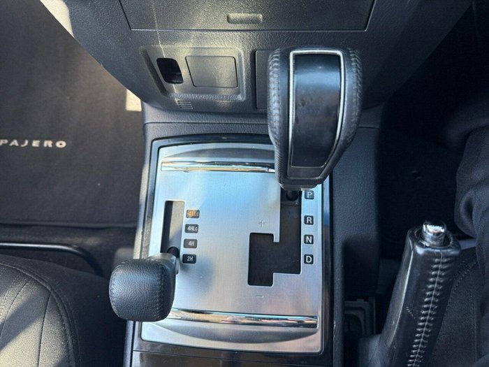 2015 Mitsubishi Pajero GLX